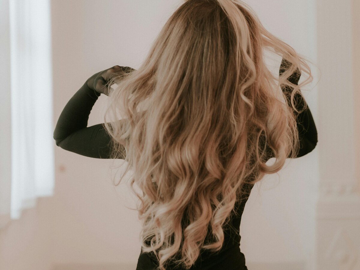 Long wavy hair from the back in soft neutral light